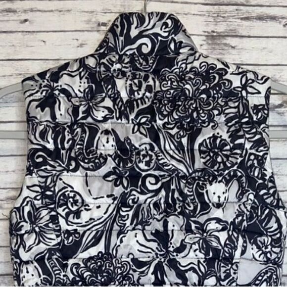 Lilly Pulitzer Elyn Puffer Vest With a Twist - Picture 4 of 9